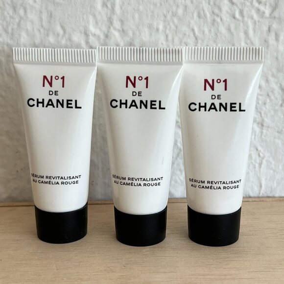 25% Off 4+ 😍 N°1 DE CHANEL Revitalizing Serum 5 ml x3